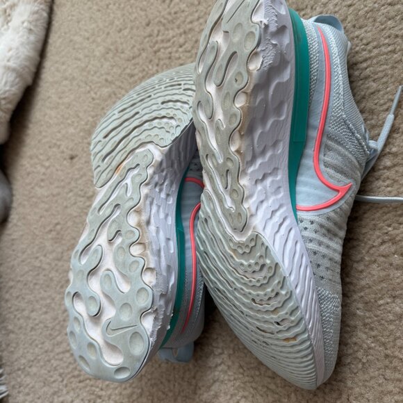 Nike Women's React Infinity Run Flyknit 2 Blue Tint Lava Glow Size 8.5 - Picture 15 of 16